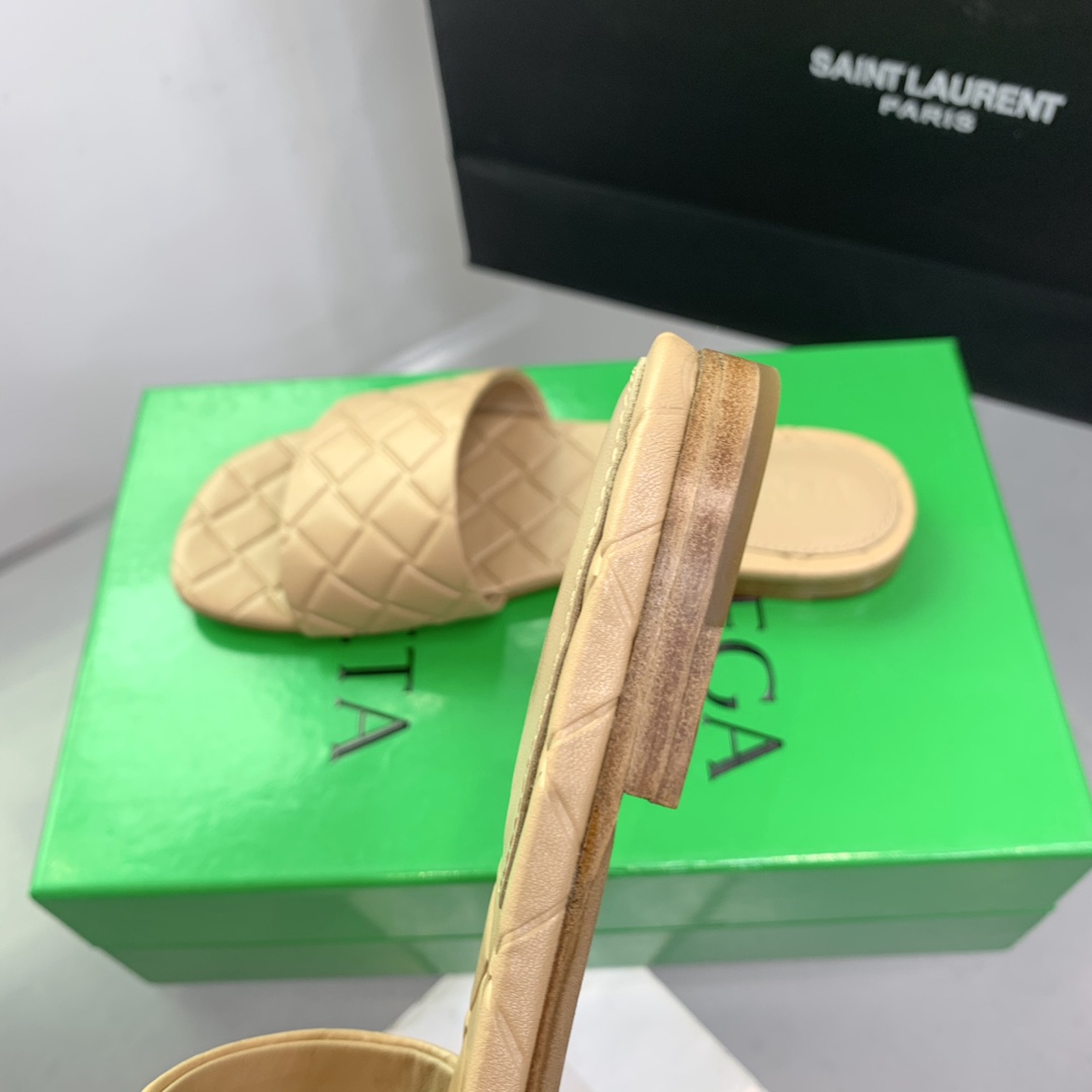 Bottega Veneta Amy Flat Mule - DopestKickz