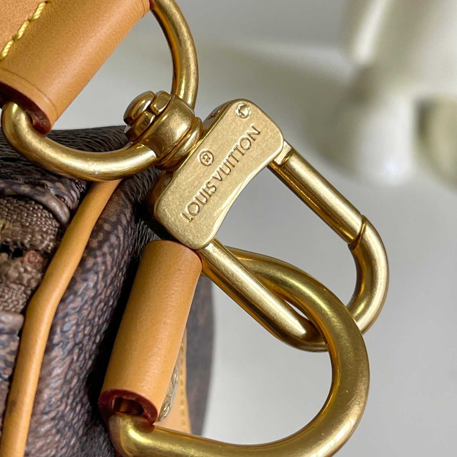 Louis Vuitton Keepall Bandoulière 25  M11542 - DopestKickz