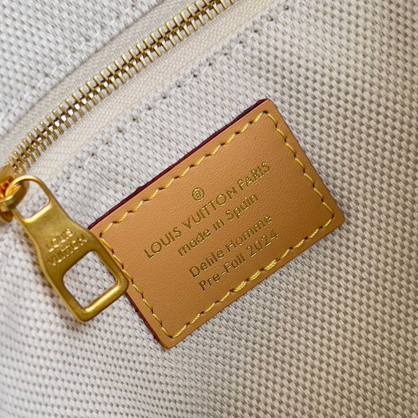 Louis Vuitton Montsouris Messenger MM   N40743 - DopestKickz