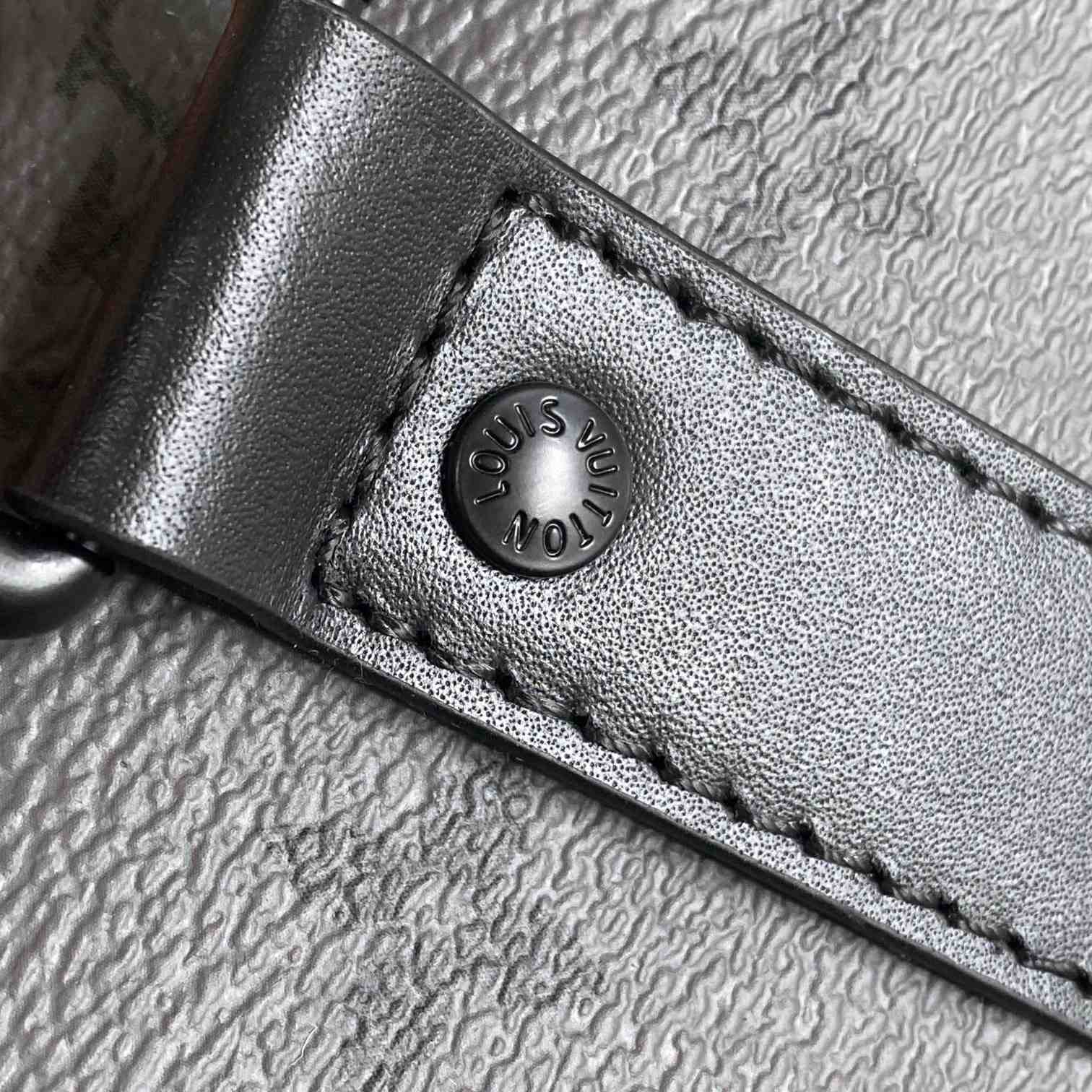 Louis Vuitton Keepall Bandoulière 55  M11480 - DopestKickz