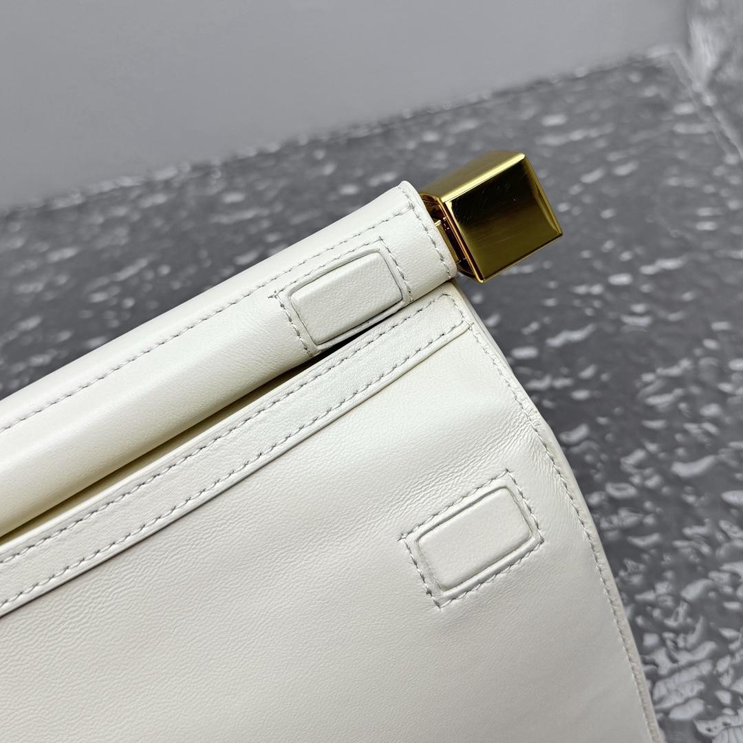 Jacquemus La Petite Pochette Rond Carré Cross Body Bag (20×7×14cm) - DopestKickz