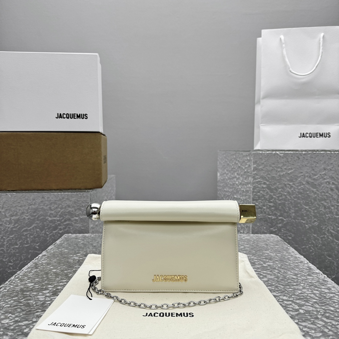 Jacquemus La Petite Pochette Rond Carré Cross Body Bag (20×7×14cm) - DopestKickz
