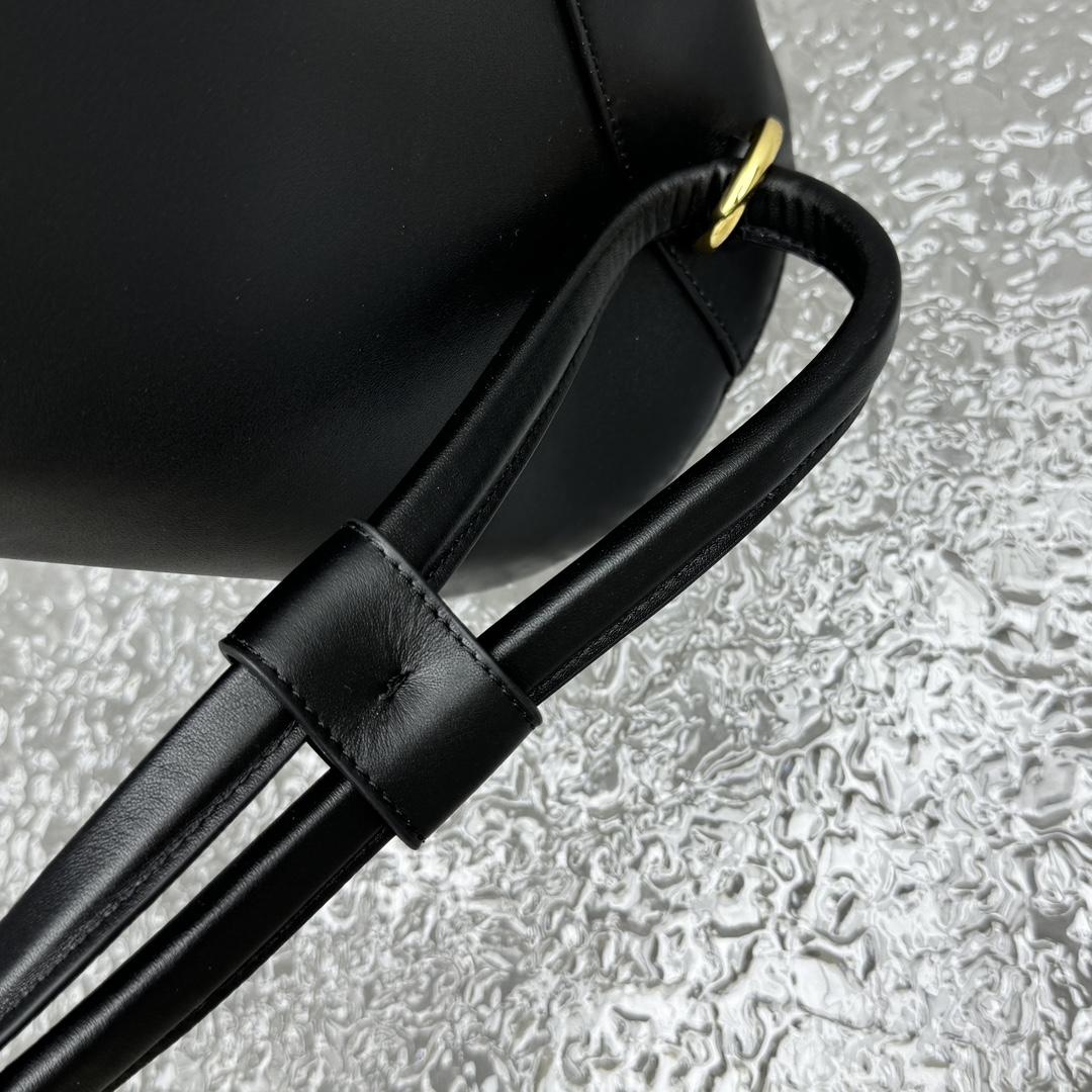 Jacquemus Le petit Tourni Mini Knotted Bucket Bag - DopestKickz