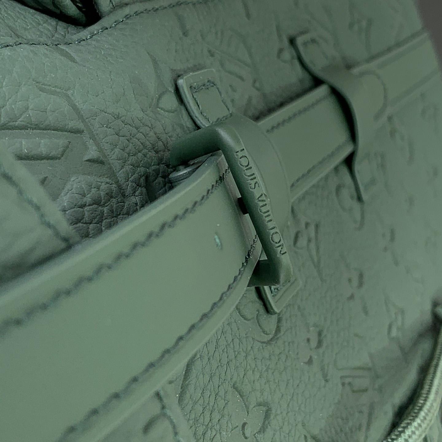 Louis Vuitton Christopher MM  M24428 - DopestKickz