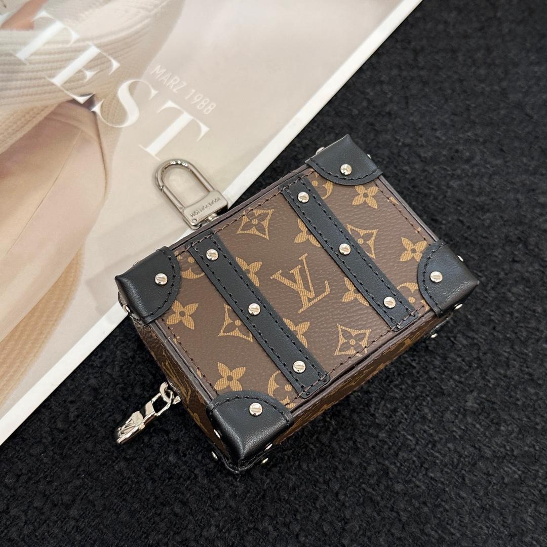 Louis Vuitton Monogram Soft Trunk Pouch  M00753 - DopestKickz