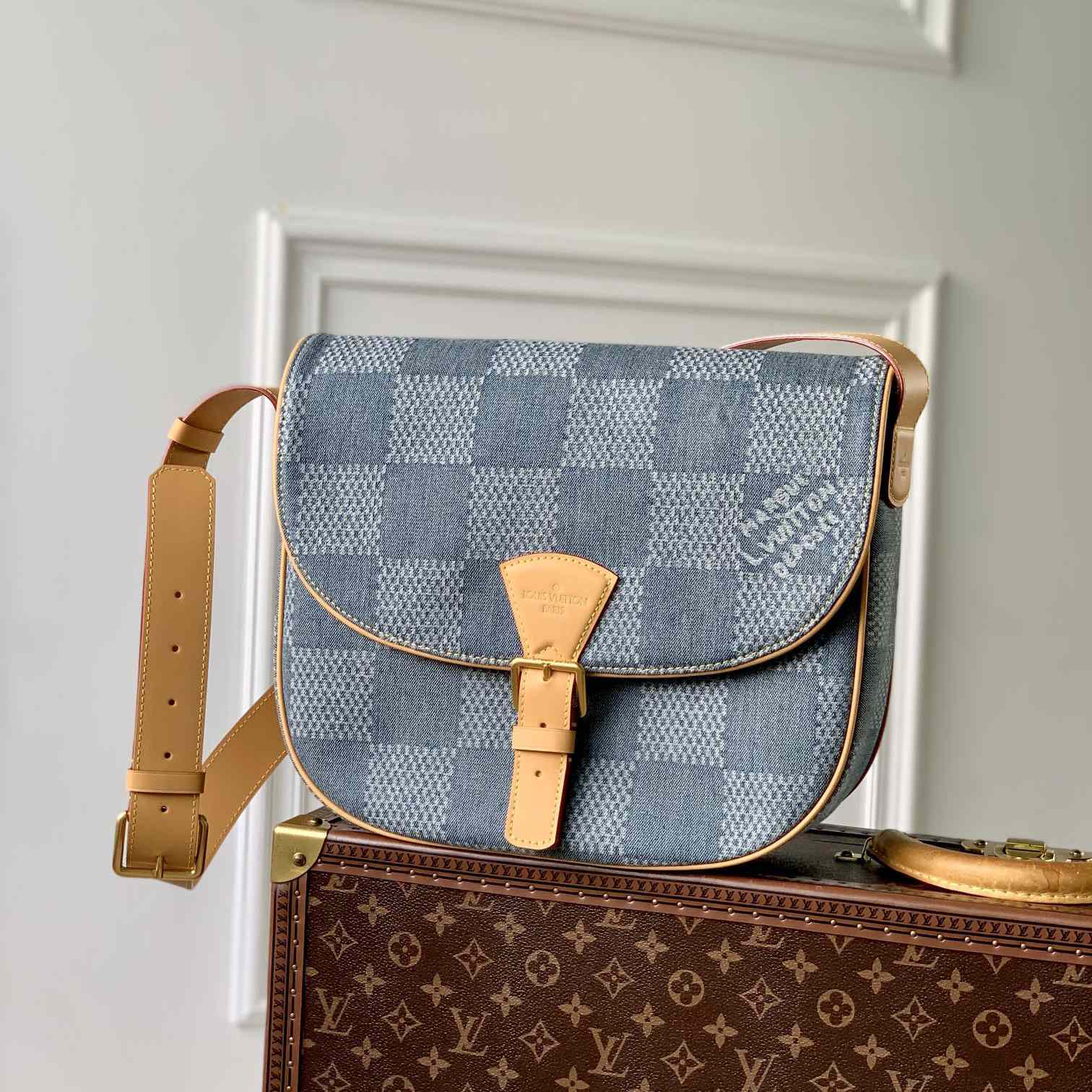 Louis Vuitton Montsouris Messenger MM   - DopestKickz