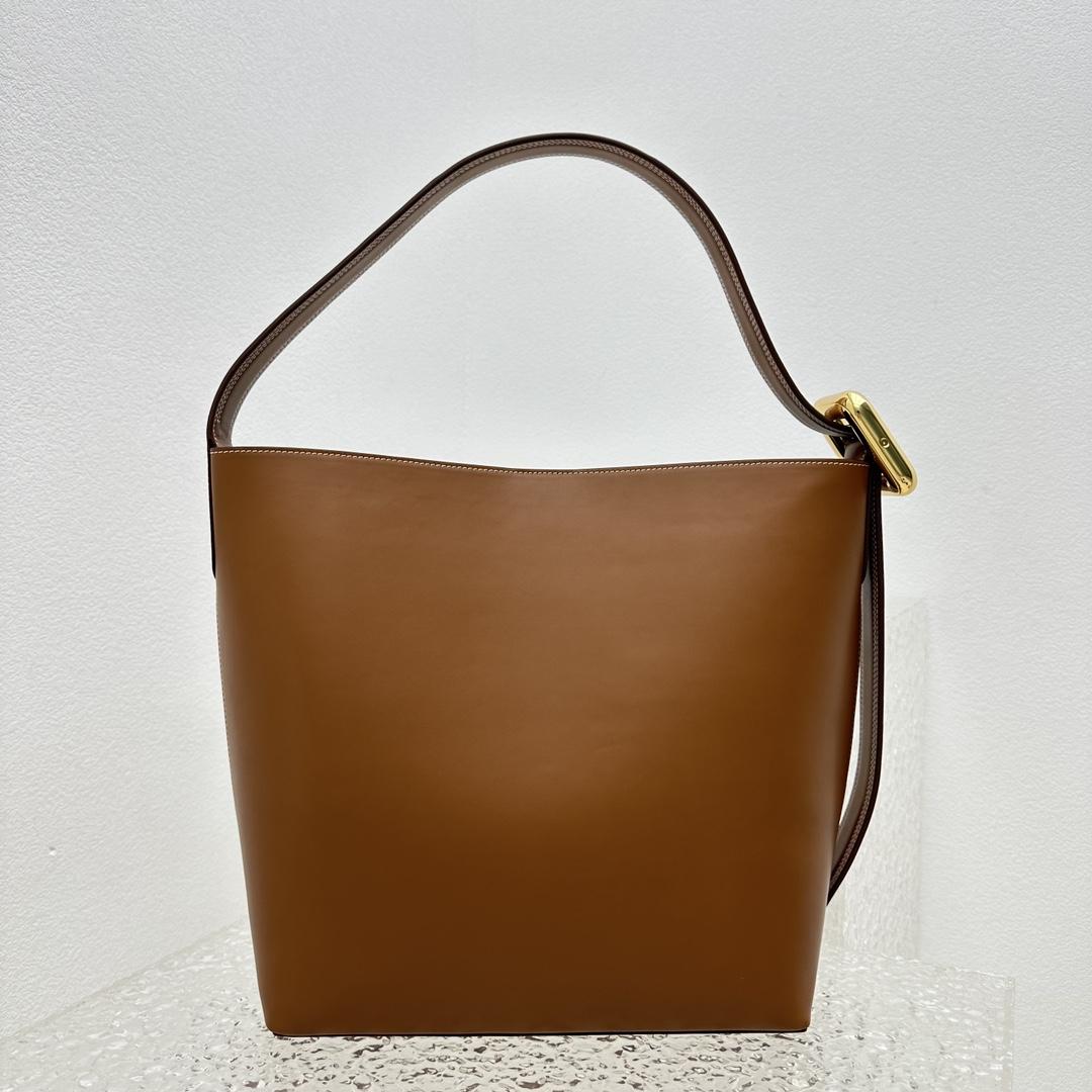 Jacquemus Le Regalo Leather Bucket Bag (30x33x14cm) - DopestKickz