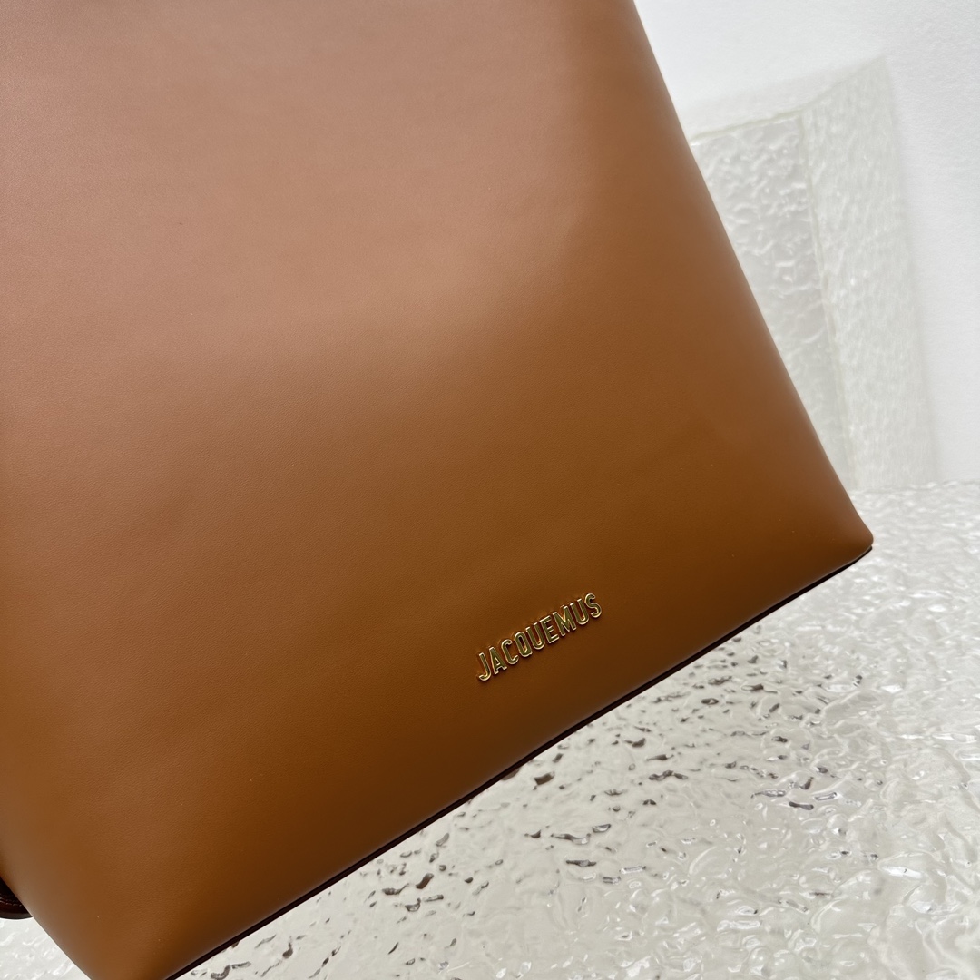 Jacquemus Le Regalo Leather Bucket Bag (30x33x14cm) - DopestKickz