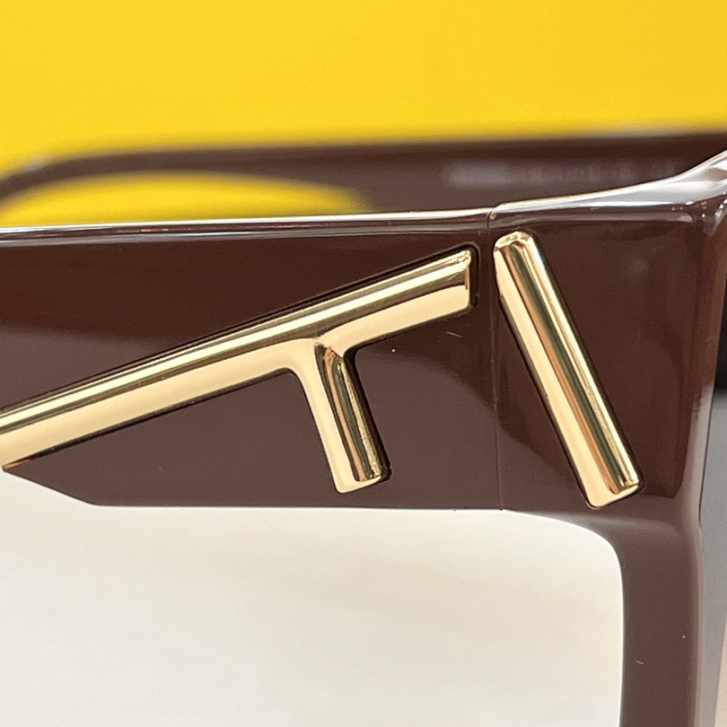 Fendi FE40098I Sunglasses - DopestKickz