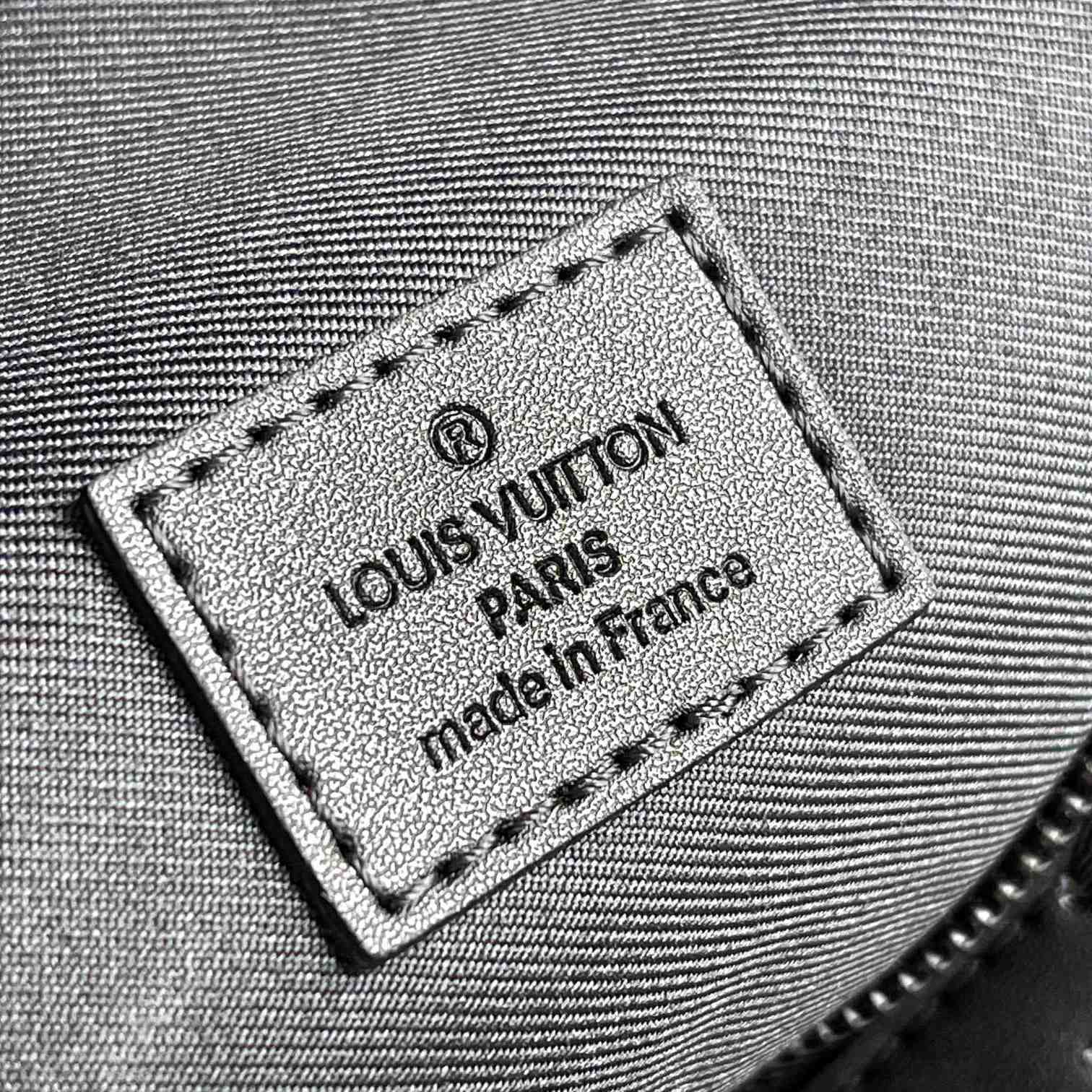 Louis Vuitton Discovery Bumbag  M44388   47-20-9cm - DopestKickz