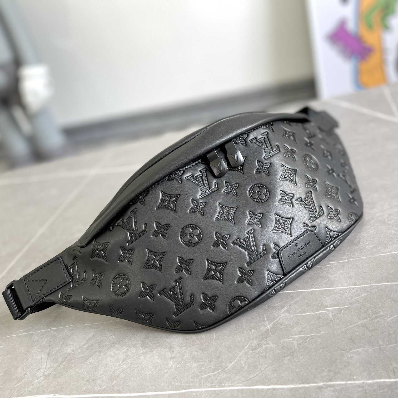 Louis Vuitton Discovery Bumbag  M44388   47-20-9cm - DopestKickz