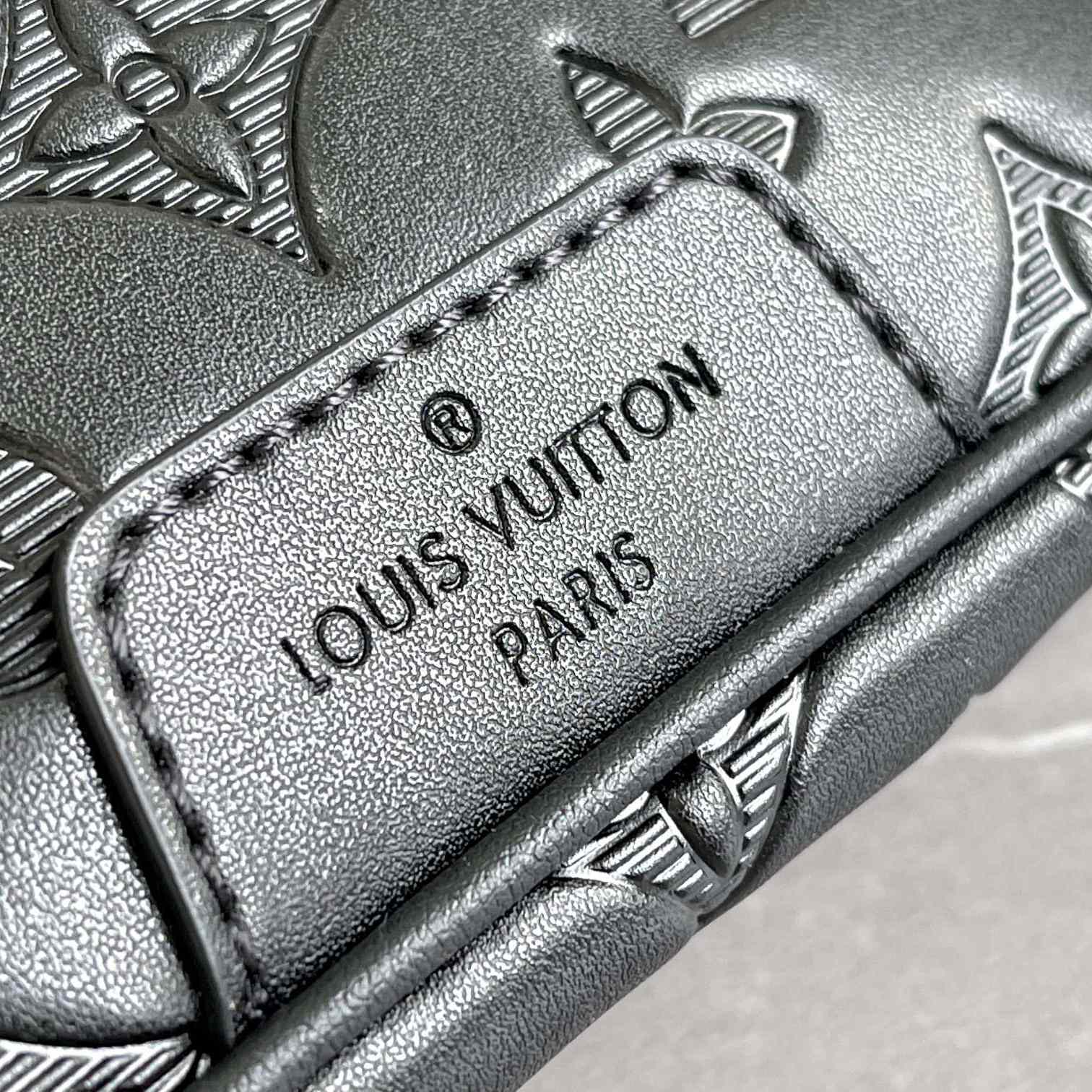 Louis Vuitton Discovery Bumbag  M44388   47-20-9cm - DopestKickz