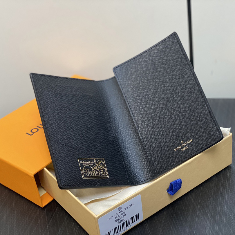 Louis Vuitton Passport Cover  M83479 - DopestKickz