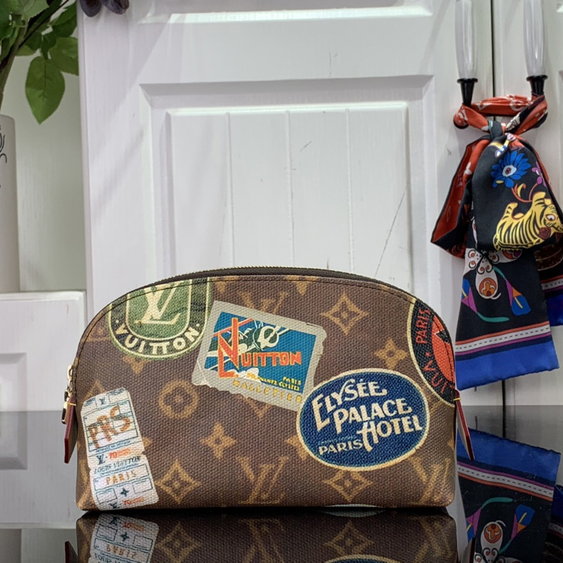 Louis Vuitton Cosmetic Pouch   M83597 - DopestKickz