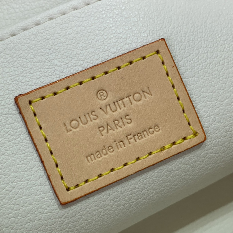 Louis Vuitton Cosmetic Pouch   M83597 - DopestKickz