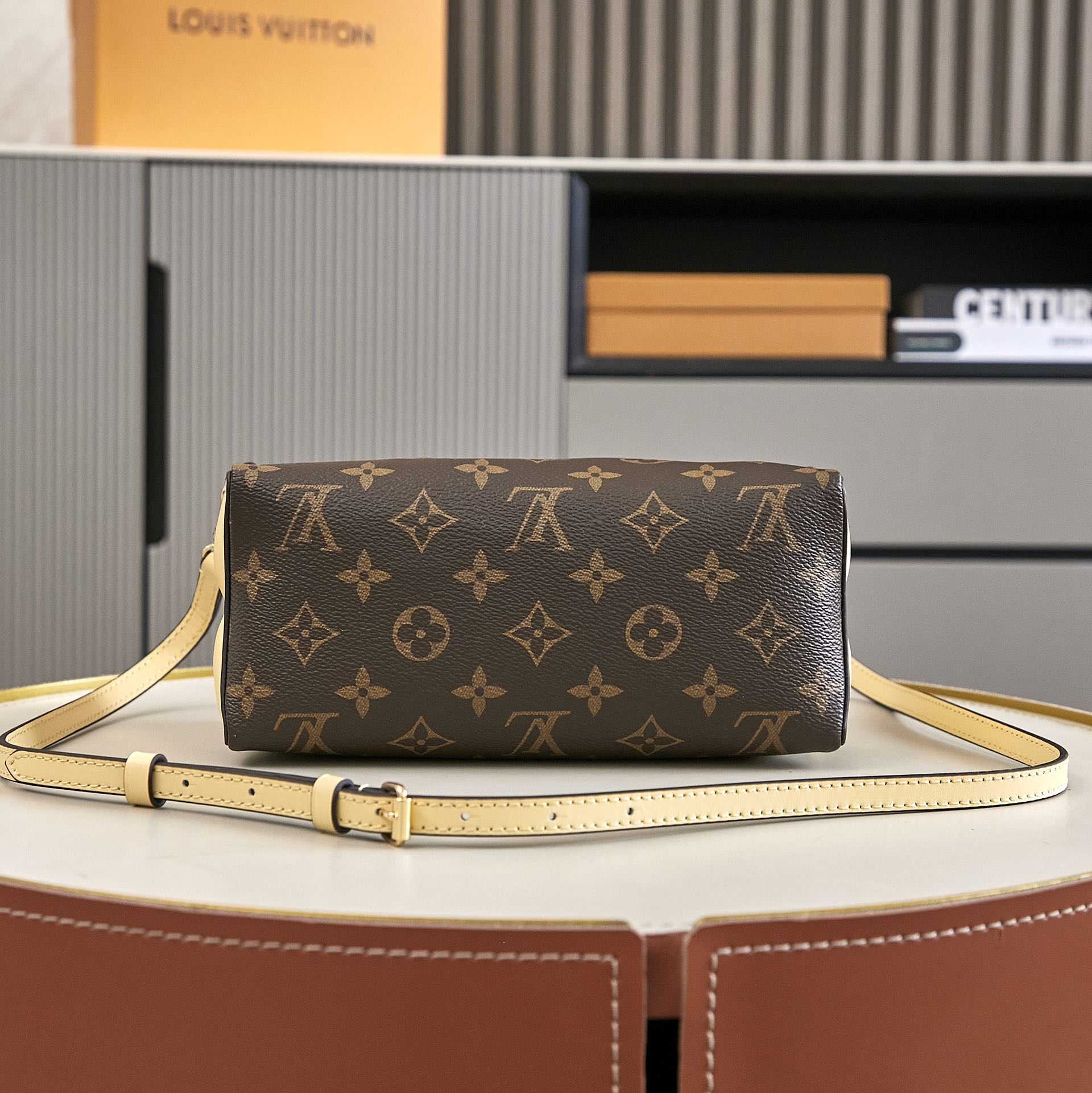 Louis Vuitton Bloom Pouch   M11672 - DopestKickz