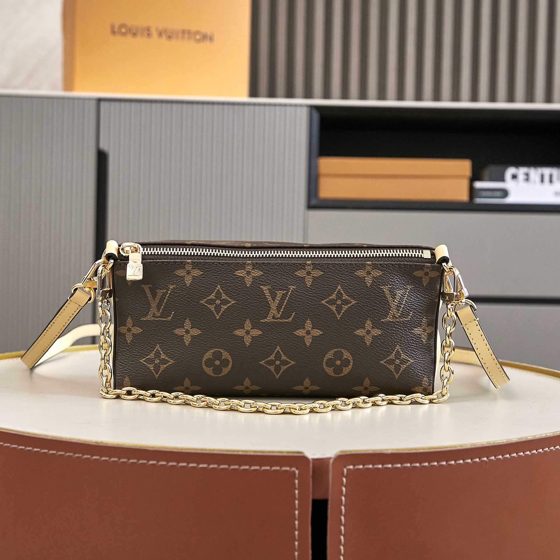 Louis Vuitton Bloom Pouch   M11672 - DopestKickz