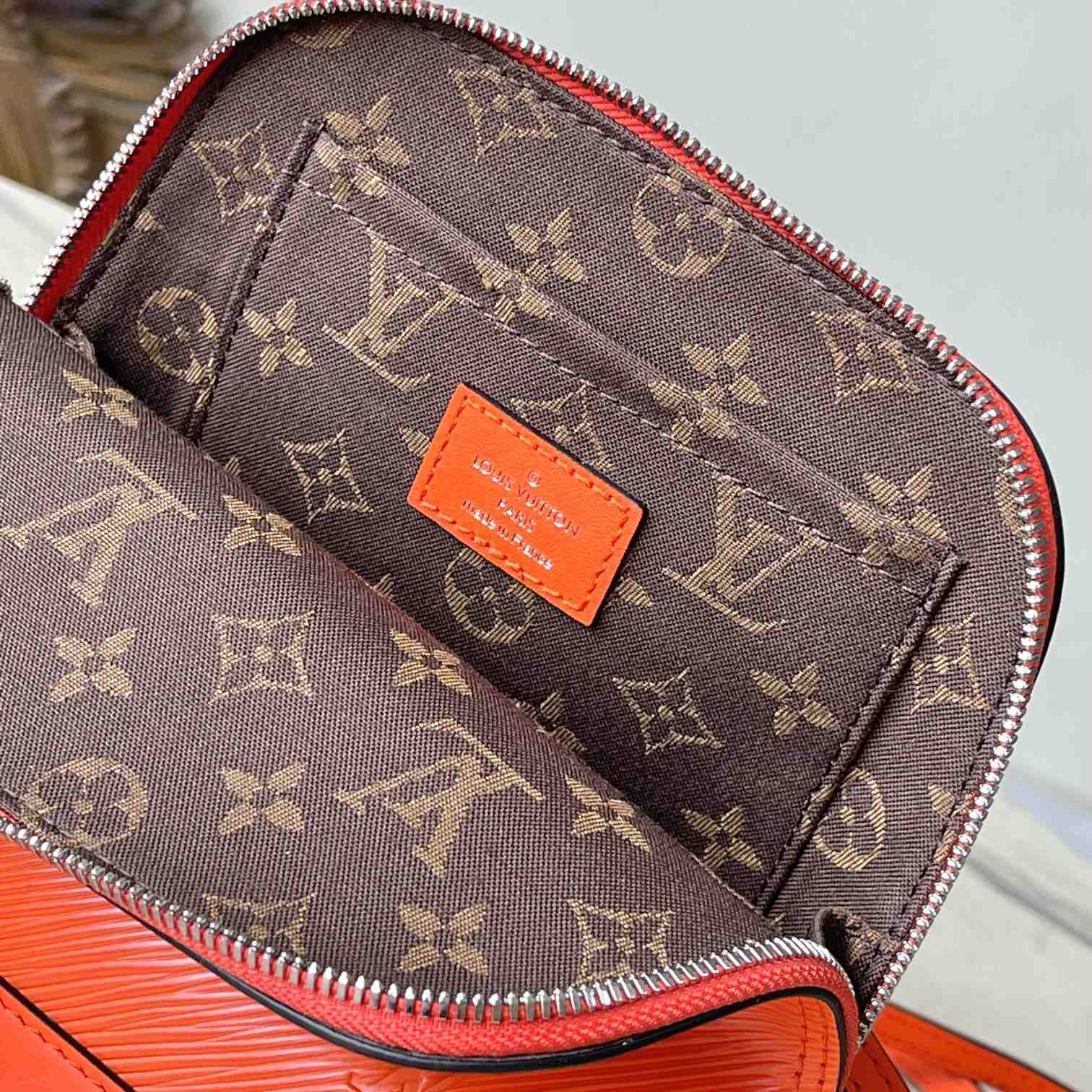 Louis Vuitton Alma Backpack    M25104 - DopestKickz