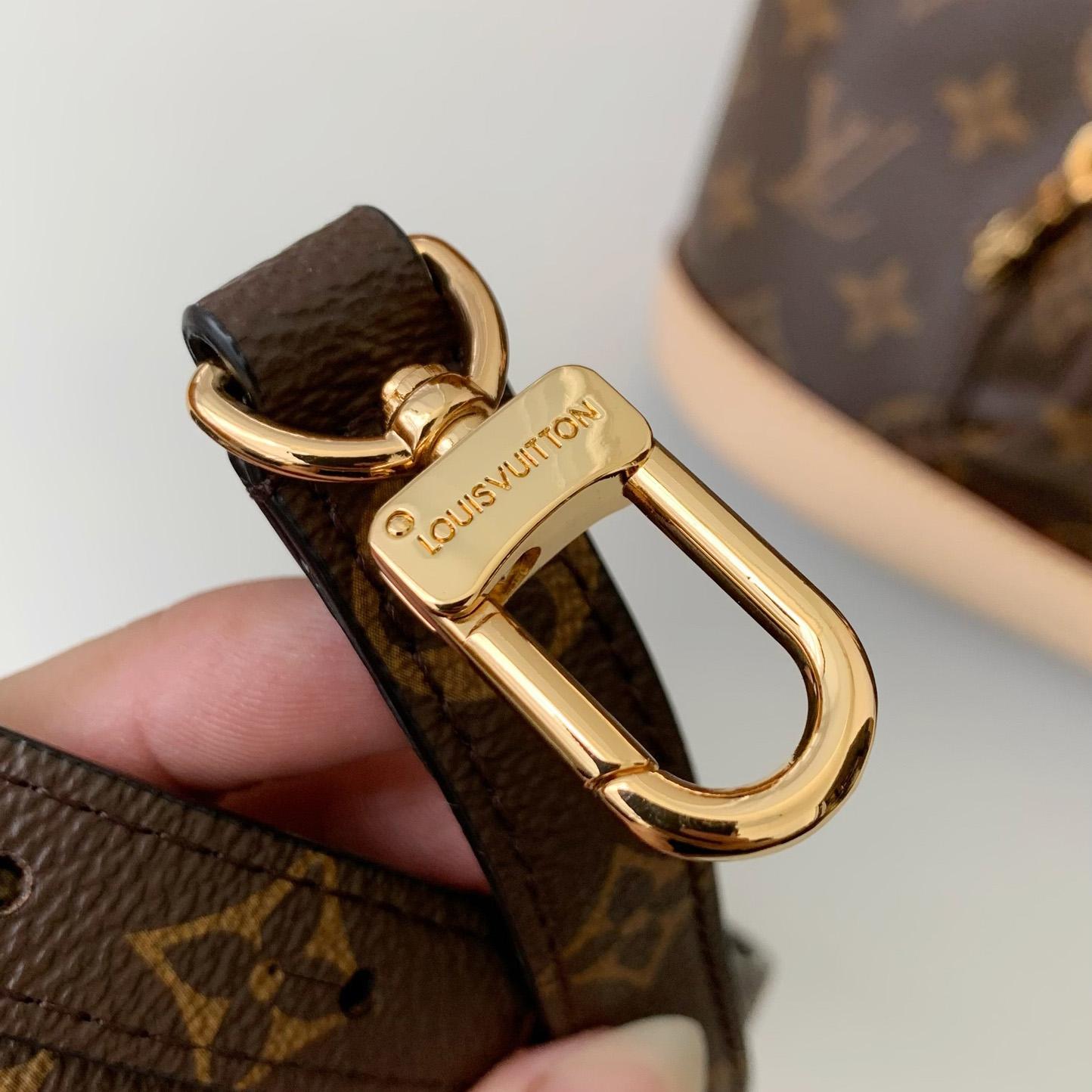 Louis Vuitton Montsouris PM   M11198 - DopestKickz