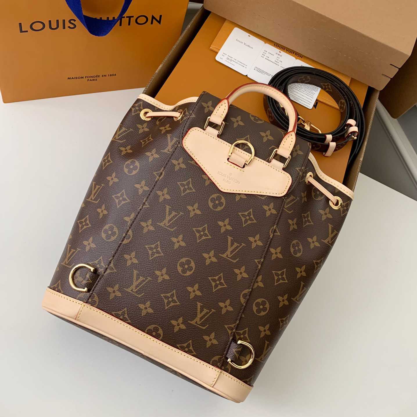 Louis Vuitton Montsouris PM   M11198 - DopestKickz