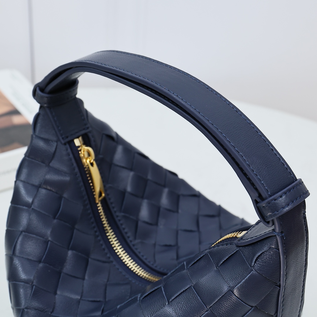 Bottega Veneta Mini Wallace - DopestKickz
