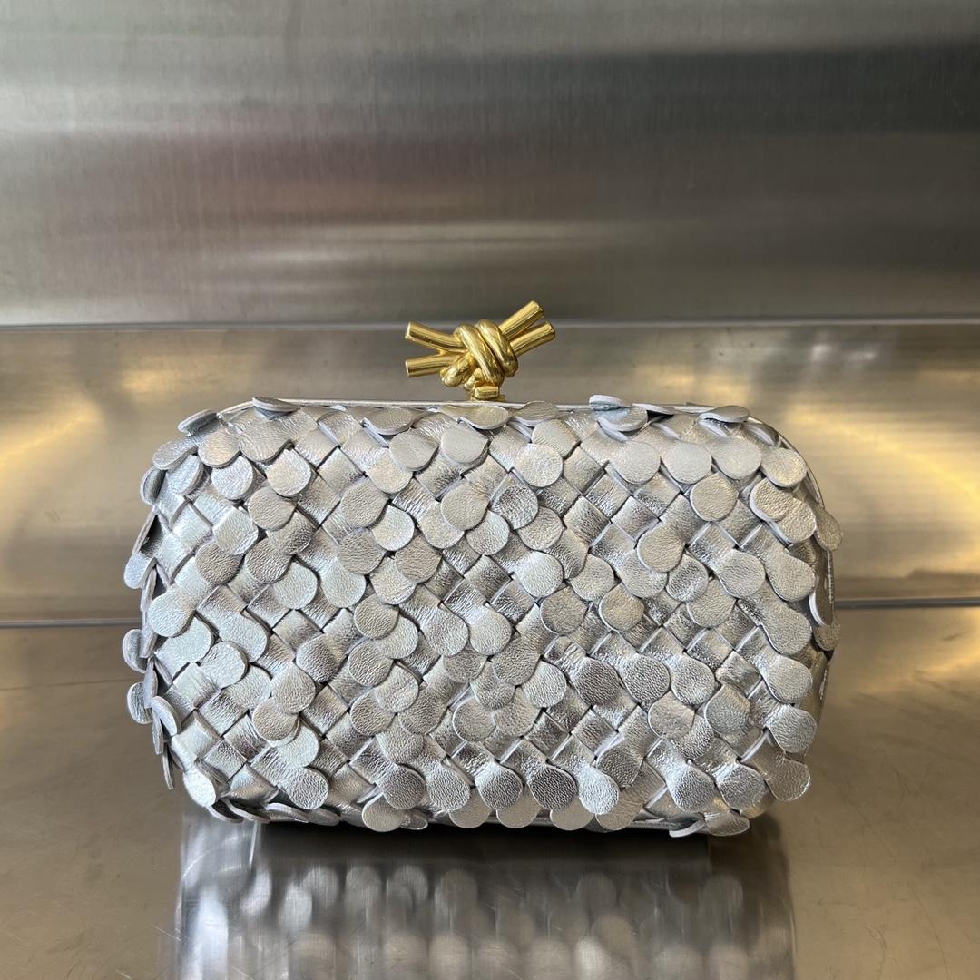 Bottega Veneta Knot （19*11.5*5cm） - DopestKickz
