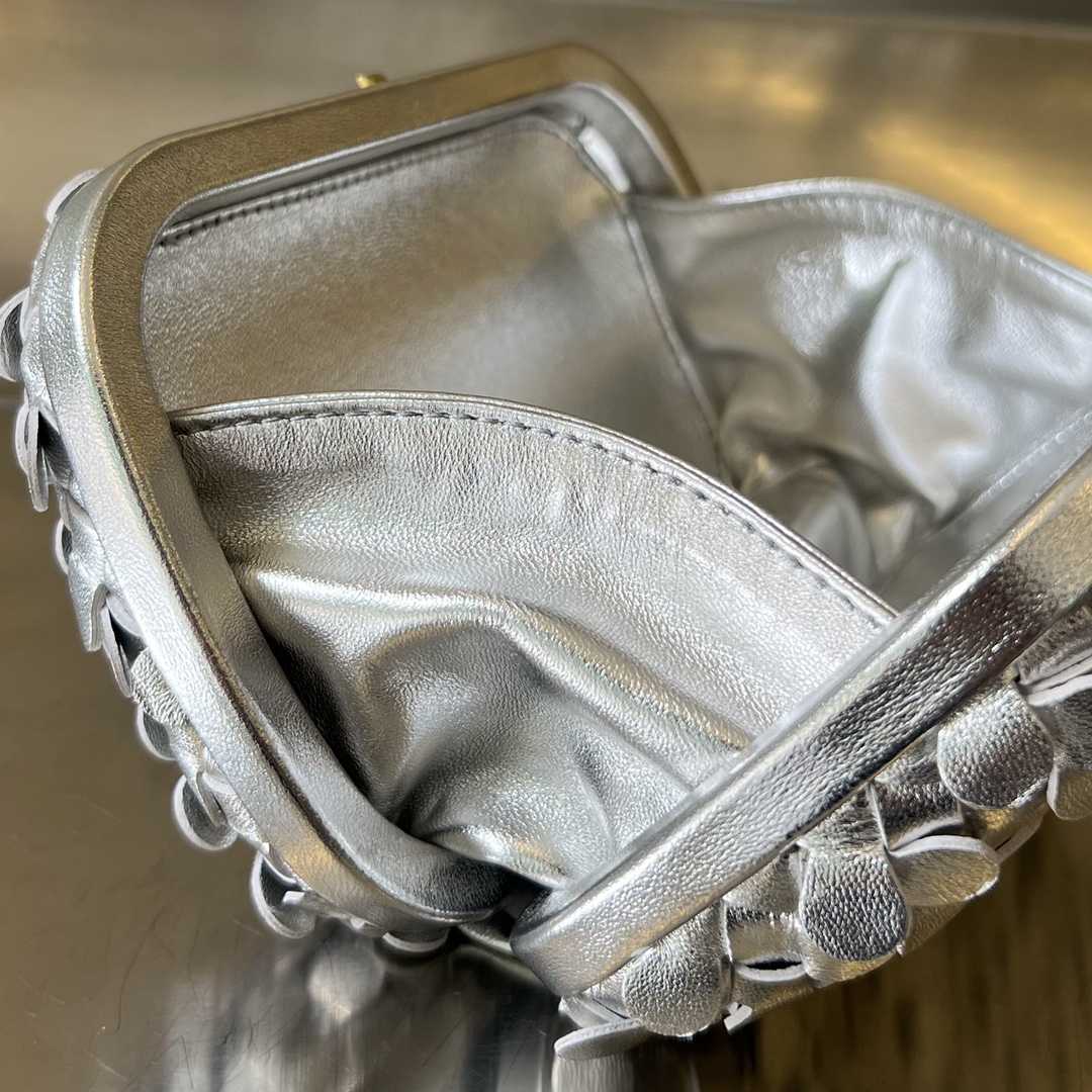 Bottega Veneta Knot （19*11.5*5cm） - DopestKickz