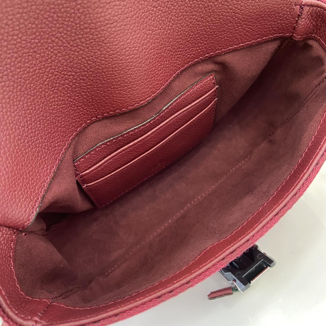 Gucci Mini GG Crossbody Bag - DopestKickz