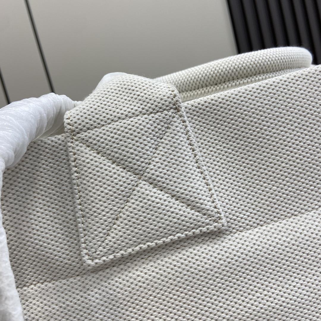Gucci Canvas Tote Bag With Embossed Detail  （48-48-17cm） - DopestKickz