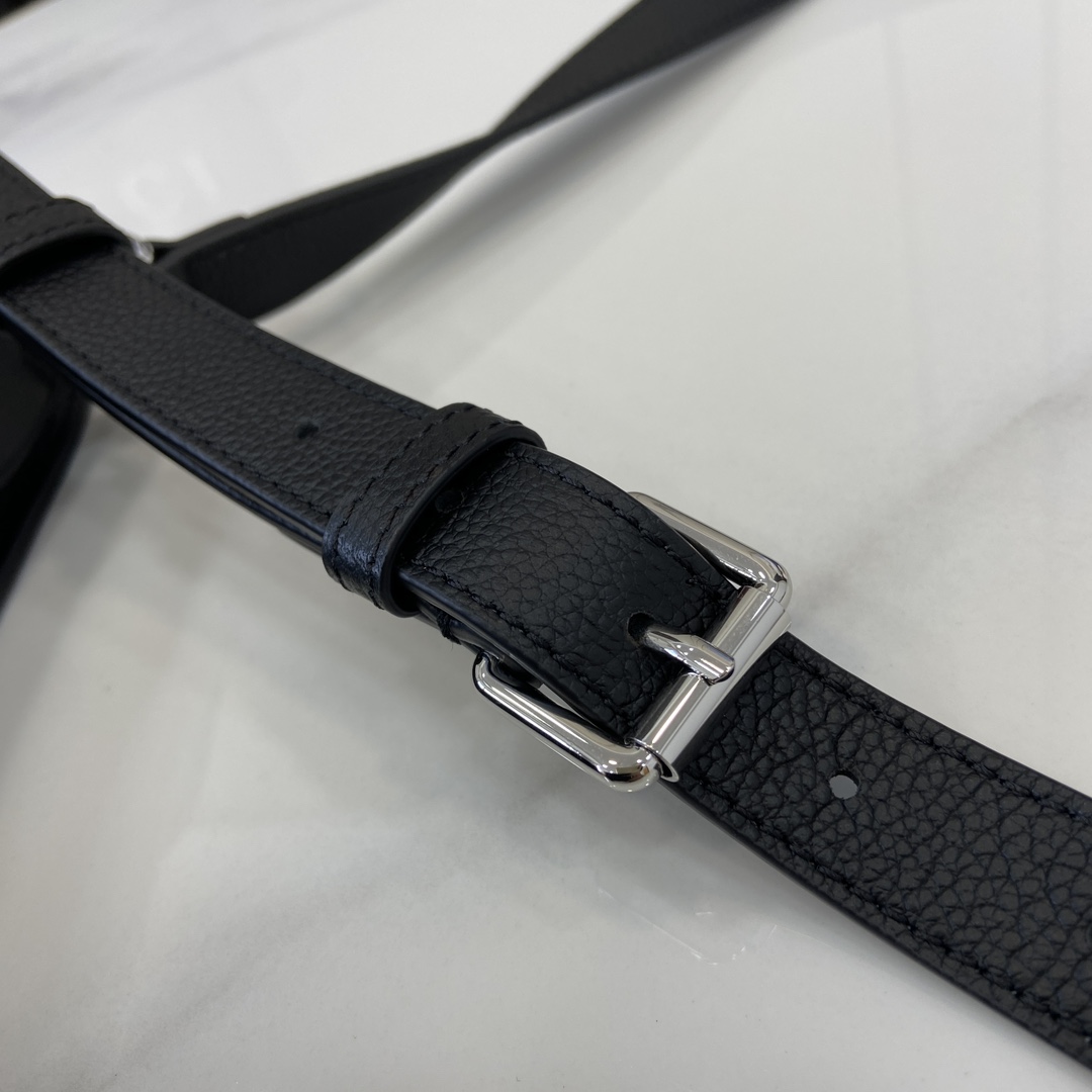 Gucci  Super Mini Crossbody Bag - DopestKickz