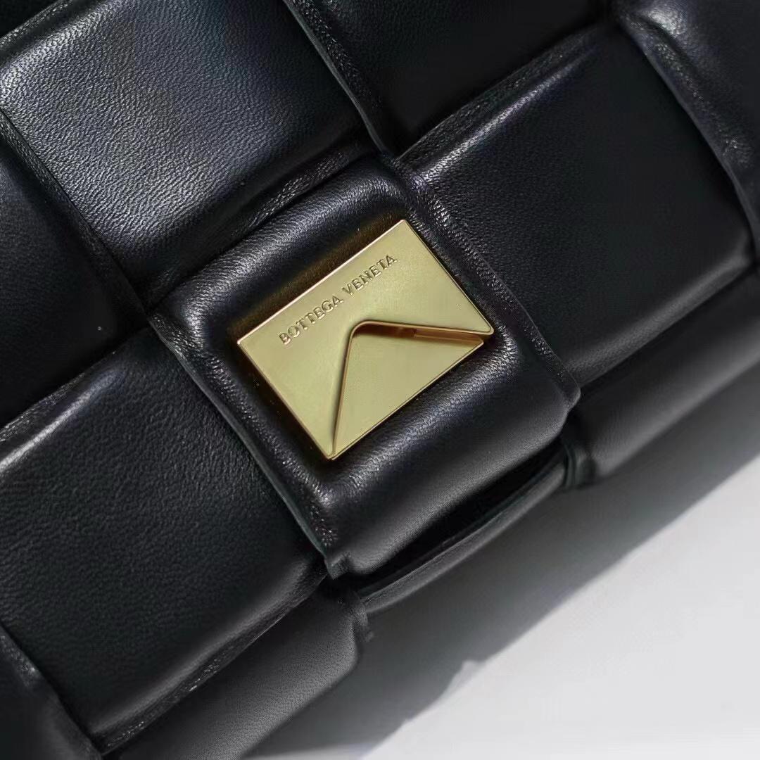 Bottega Veneta Chain Cassette （26*18*8CM） - DopestKickz