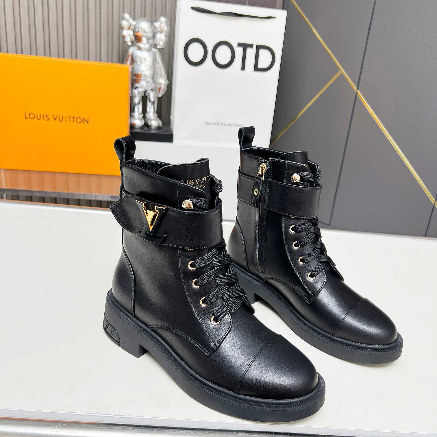 Louis Vuitton Citizen Flat Ranger Boot    1ADCJ6 - DopestKickz