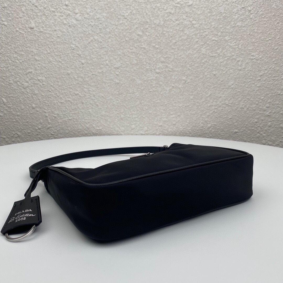 Prada Re-Edition Mini-Bag  （23cm-13cm-5cm） - DopestKickz