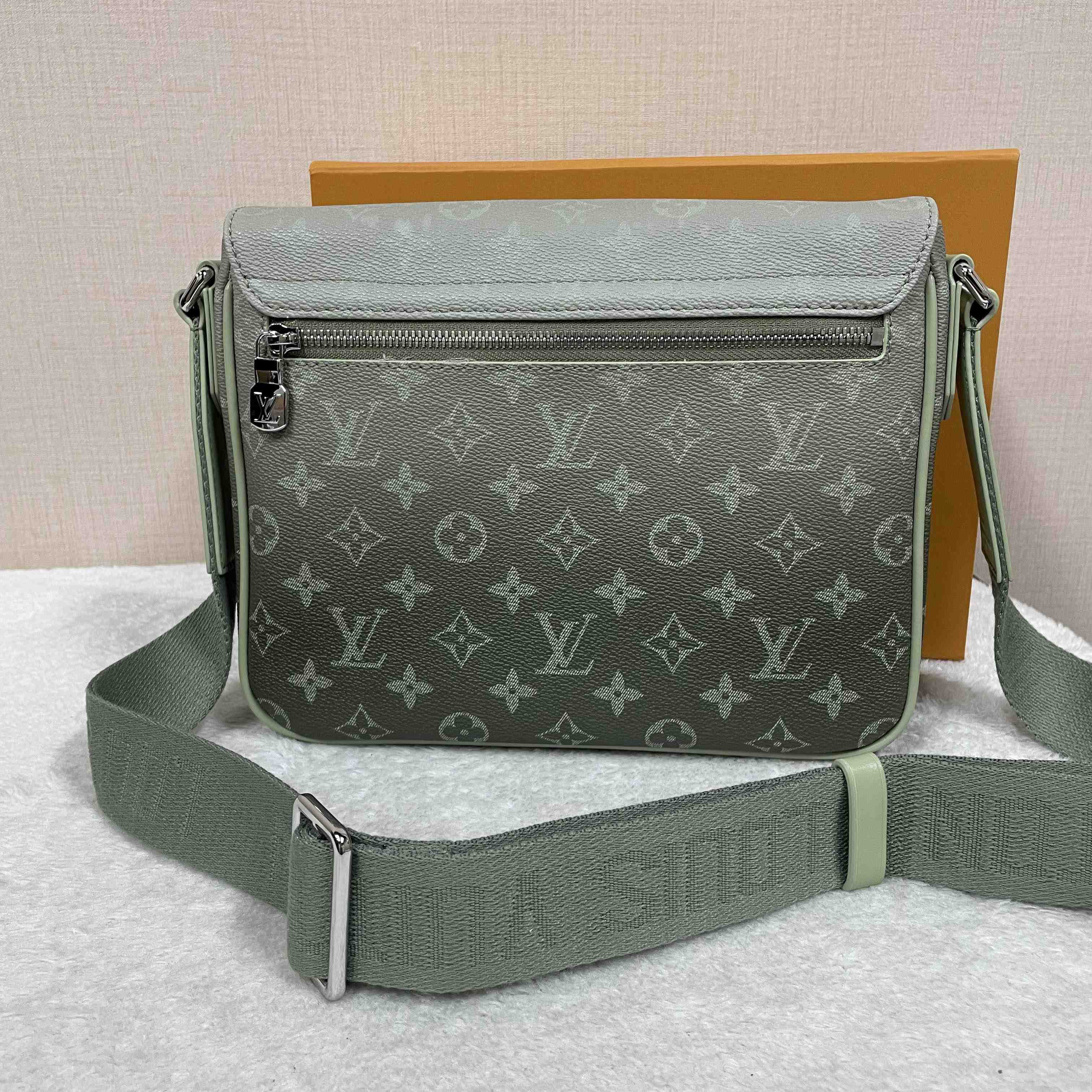 Louis Vuitton District PM   M11593 - DopestKickz
