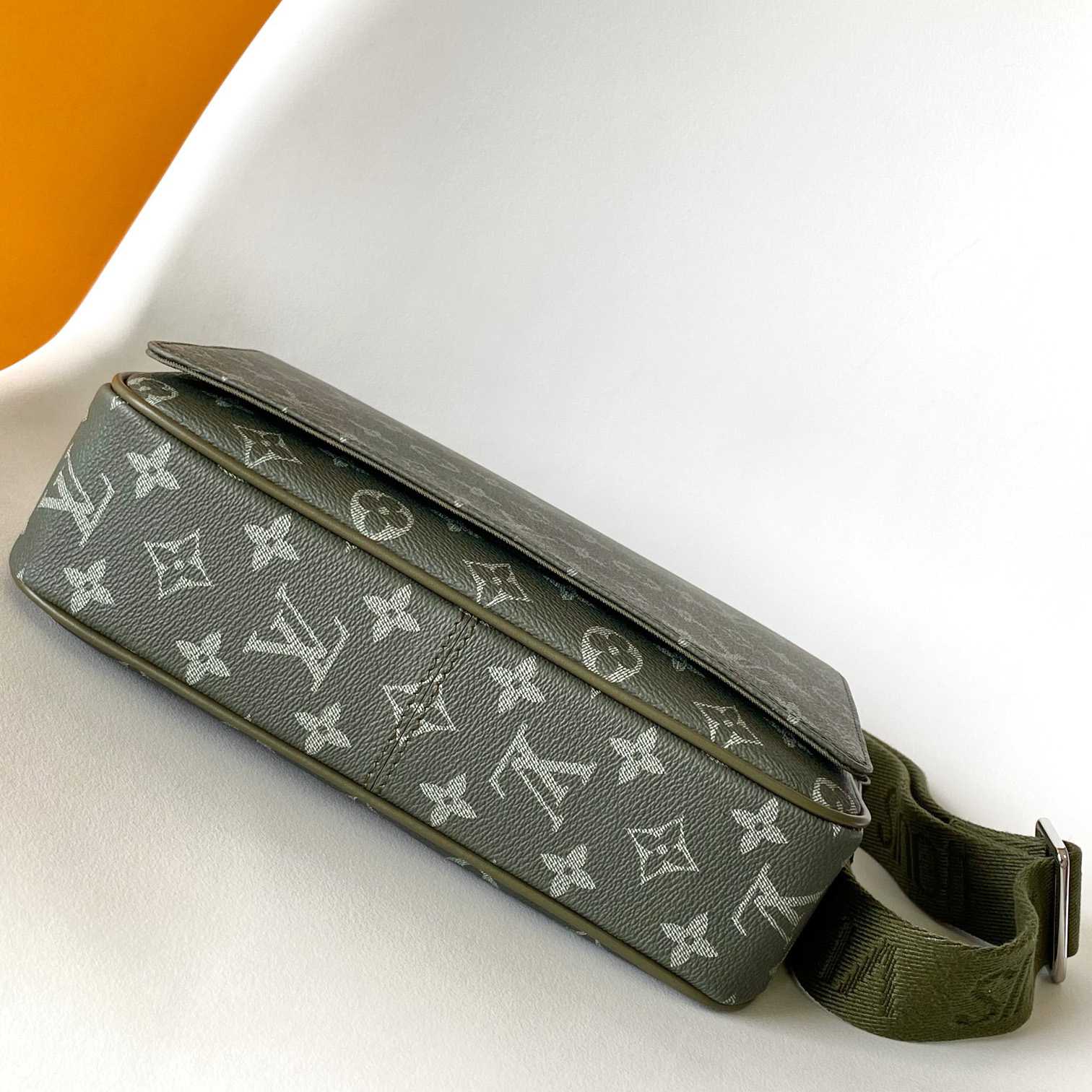 Louis Vuitton District PM   M11593 - DopestKickz