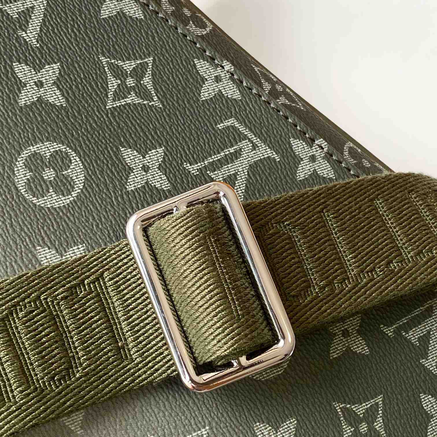 Louis Vuitton District PM   M11593 - DopestKickz