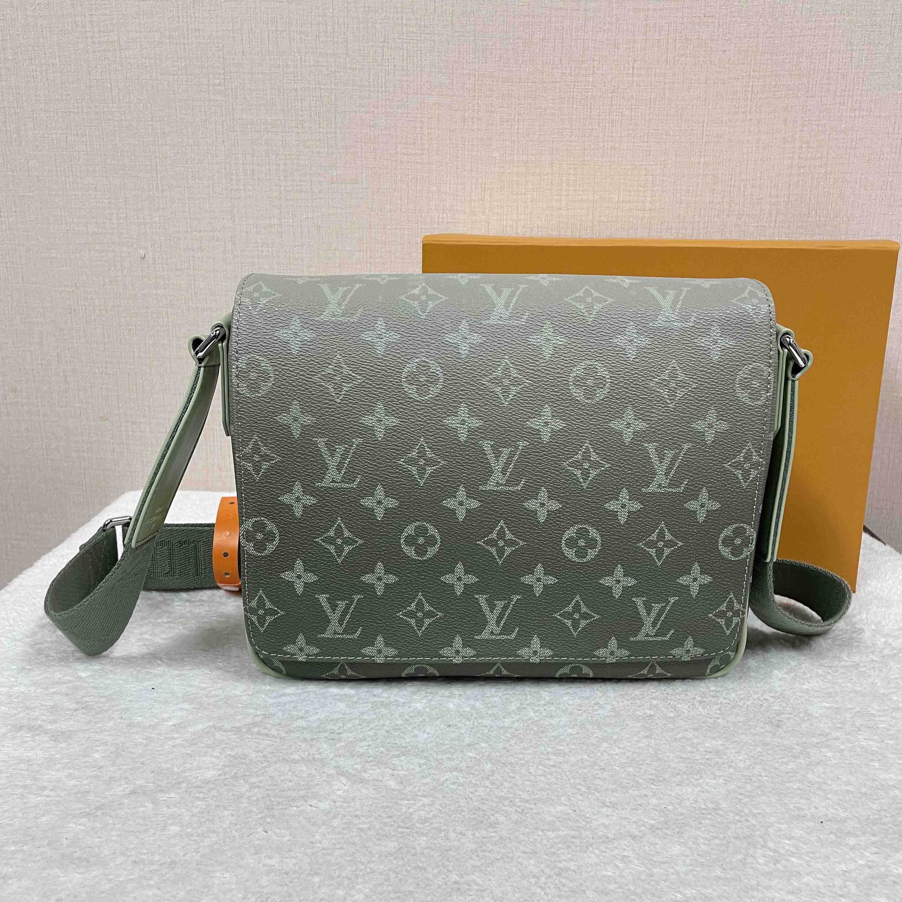 Louis Vuitton District PM   M11593 - DopestKickz