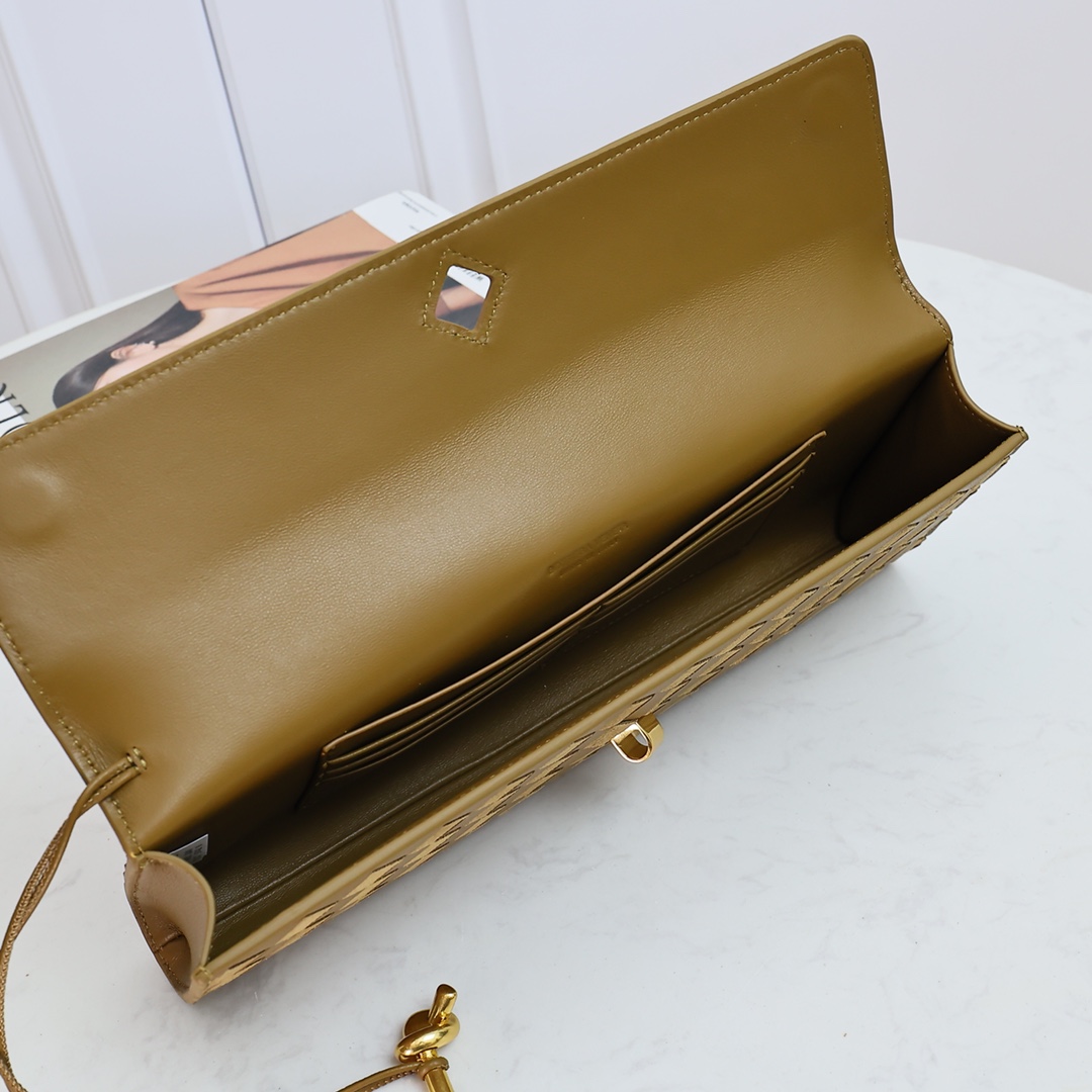 Bottega Veneta Long Clutch Andiamo With Handle - DopestKickz