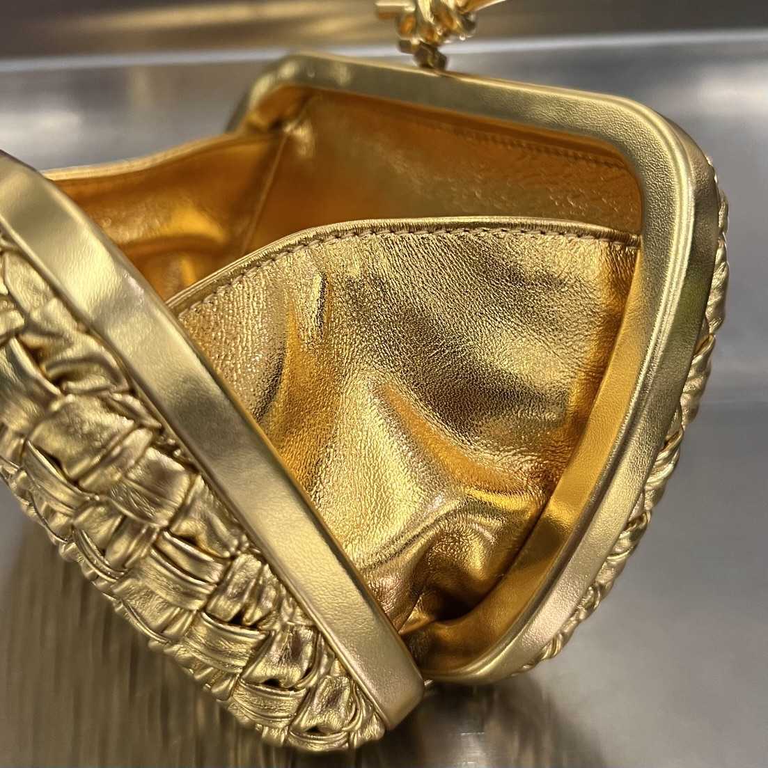 Bottega Veneta Knot （19*11.5*5cm） - DopestKickz