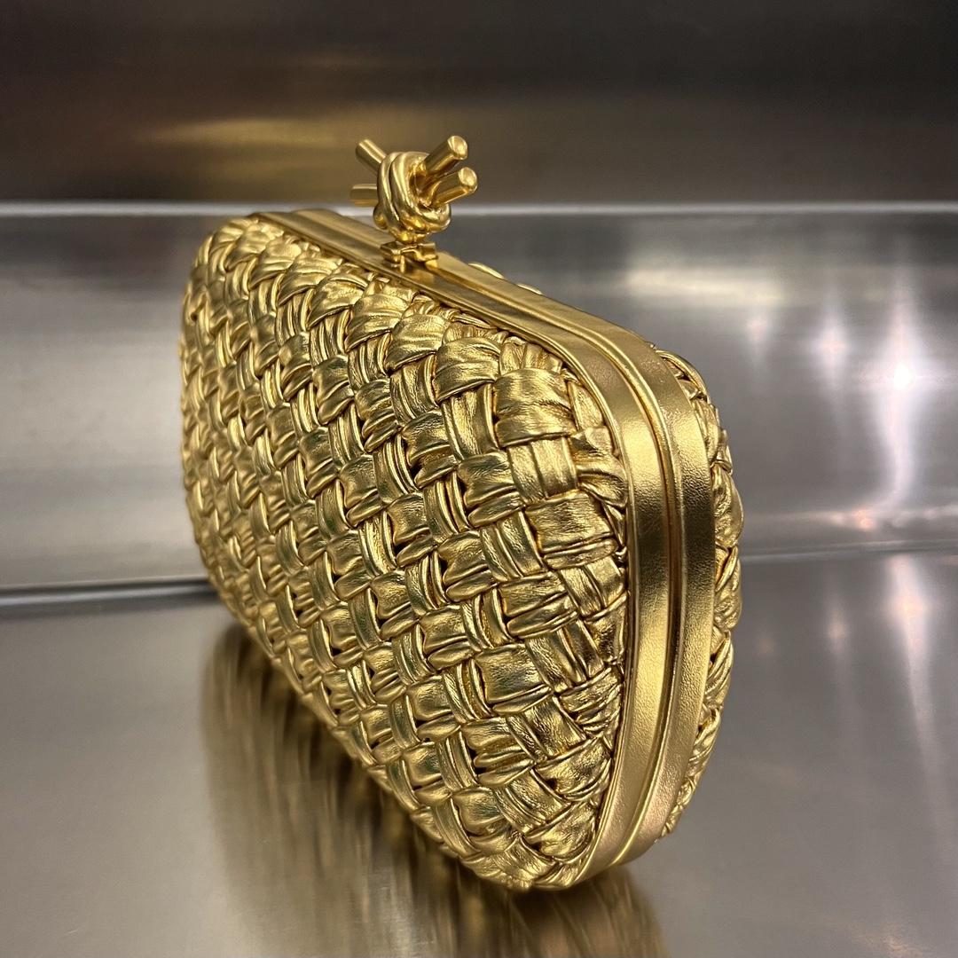 Bottega Veneta Knot （19*11.5*5cm） - DopestKickz