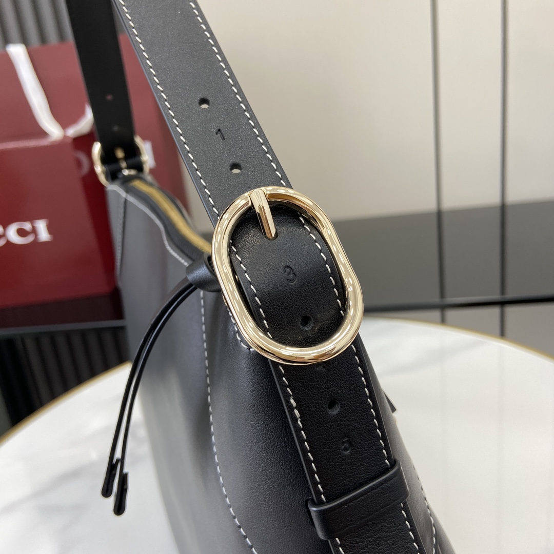 Gucci GG Emblem Medium Shoulder Bag - DopestKickz