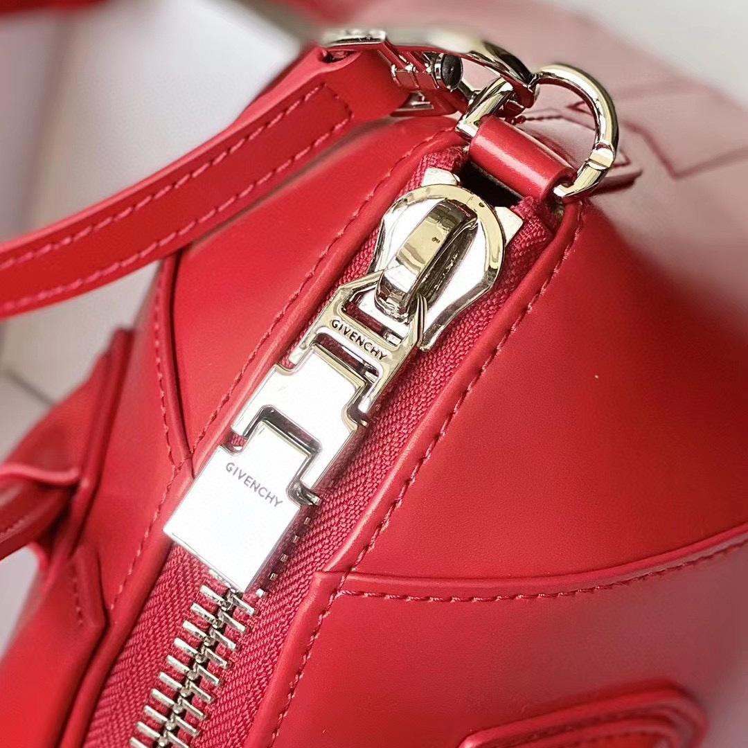Givenchy Shiny Lord Calfskin Small Antigona Bag   22*27*13cm - DopestKickz