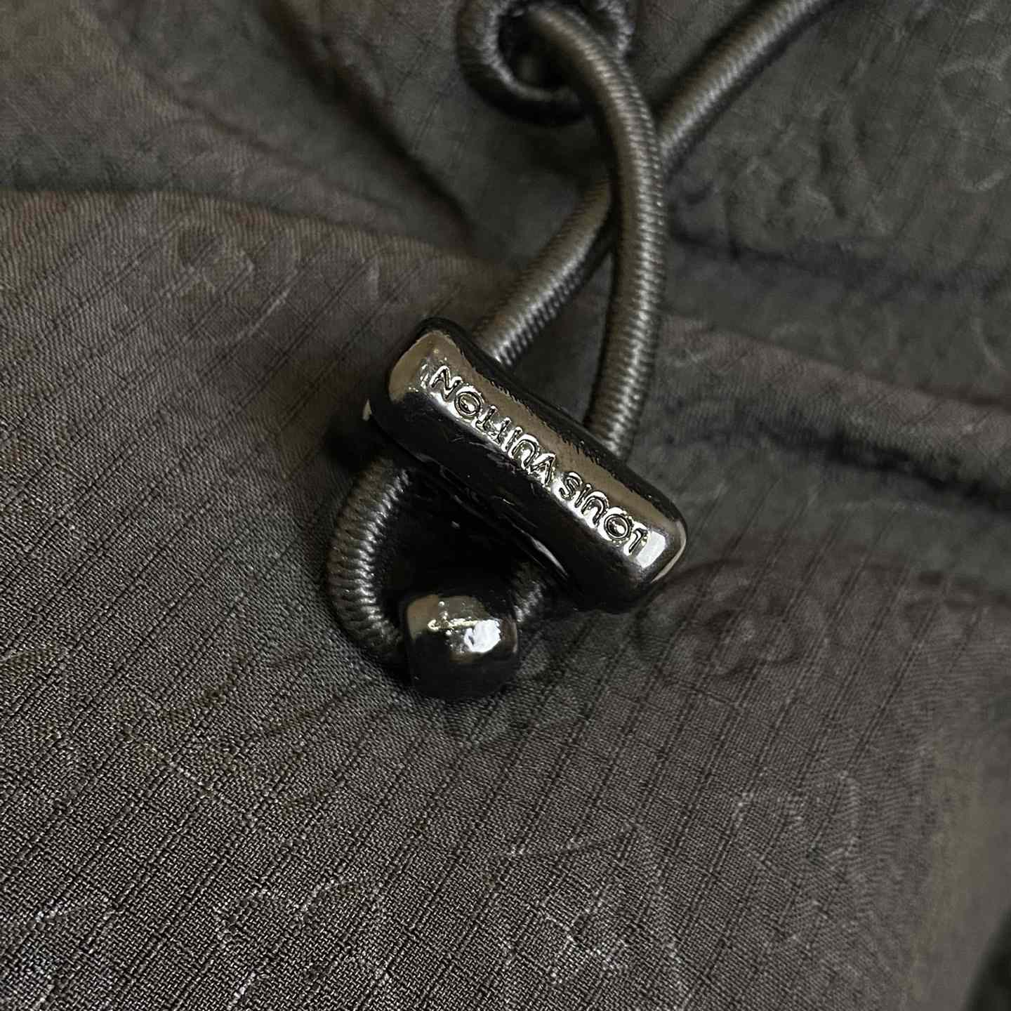 Louis Vuitton Down Blouson   1AFA37 - DopestKickz