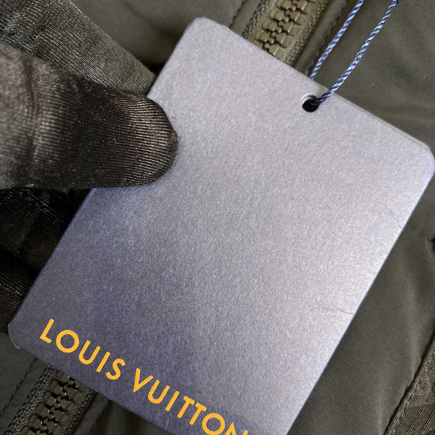 Louis Vuitton Down Blouson   1AFA37 - DopestKickz
