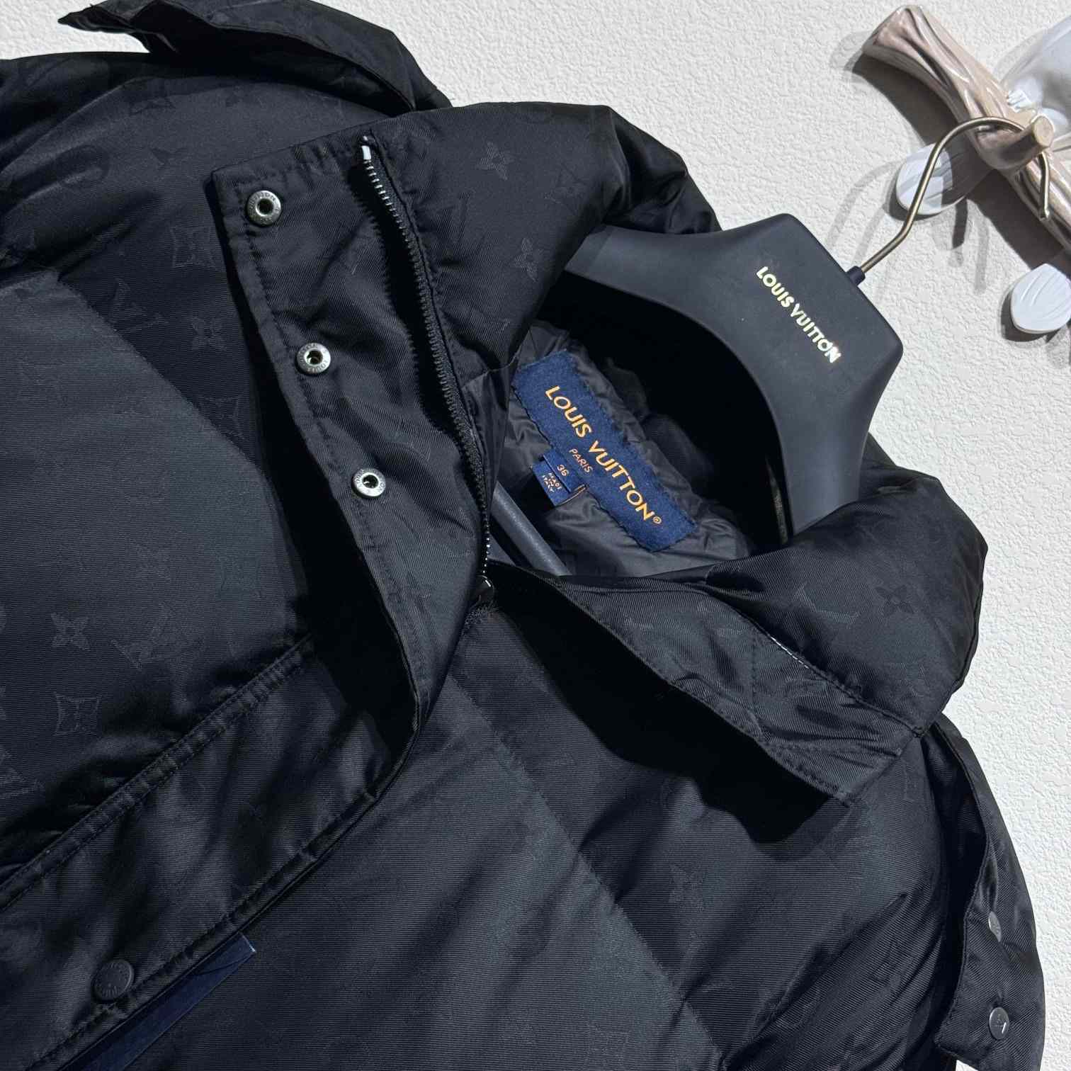 Louis Vuitton Monogram Puffer Jacket    1AGAEQ - DopestKickz