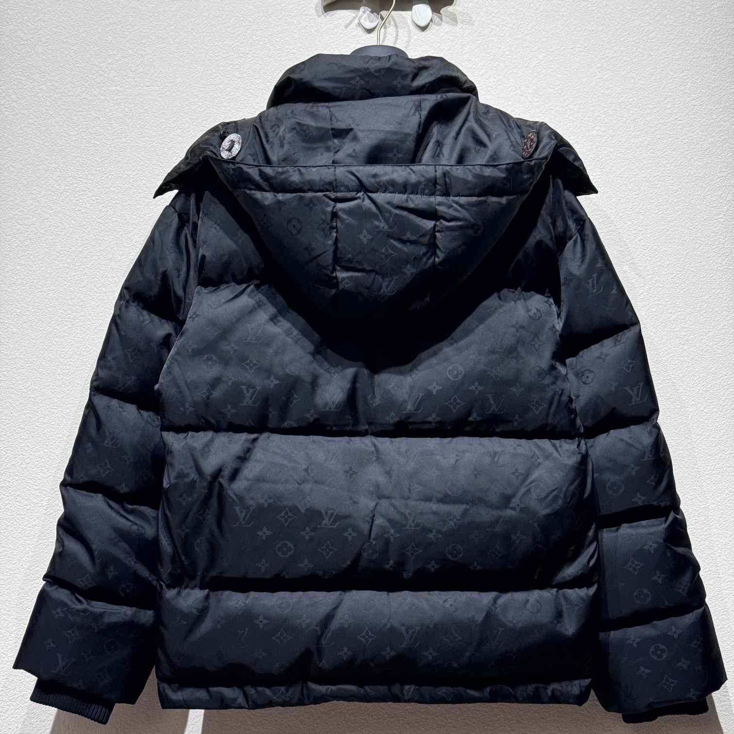 Louis Vuitton Monogram Puffer Jacket    1AGAEQ - DopestKickz
