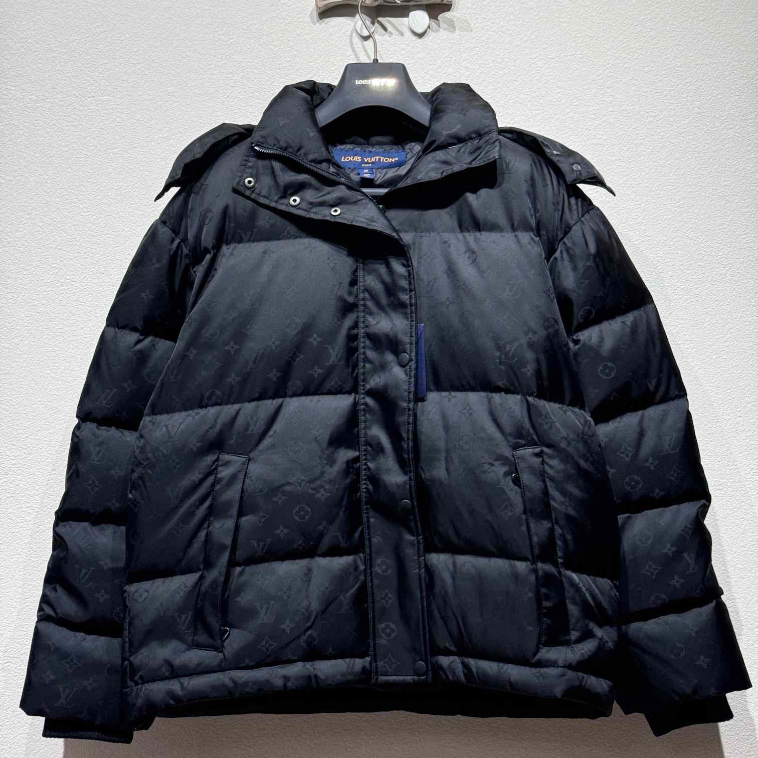 Louis Vuitton Monogram Puffer Jacket    1AGAEQ - DopestKickz