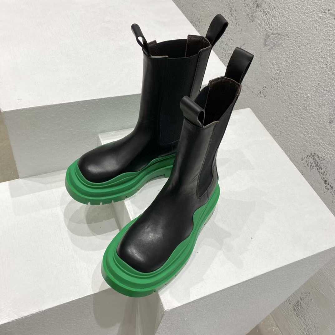 Bottega Veneta Lug Vegetable-Tanned Leather Chelsea Boots - DopestKickz