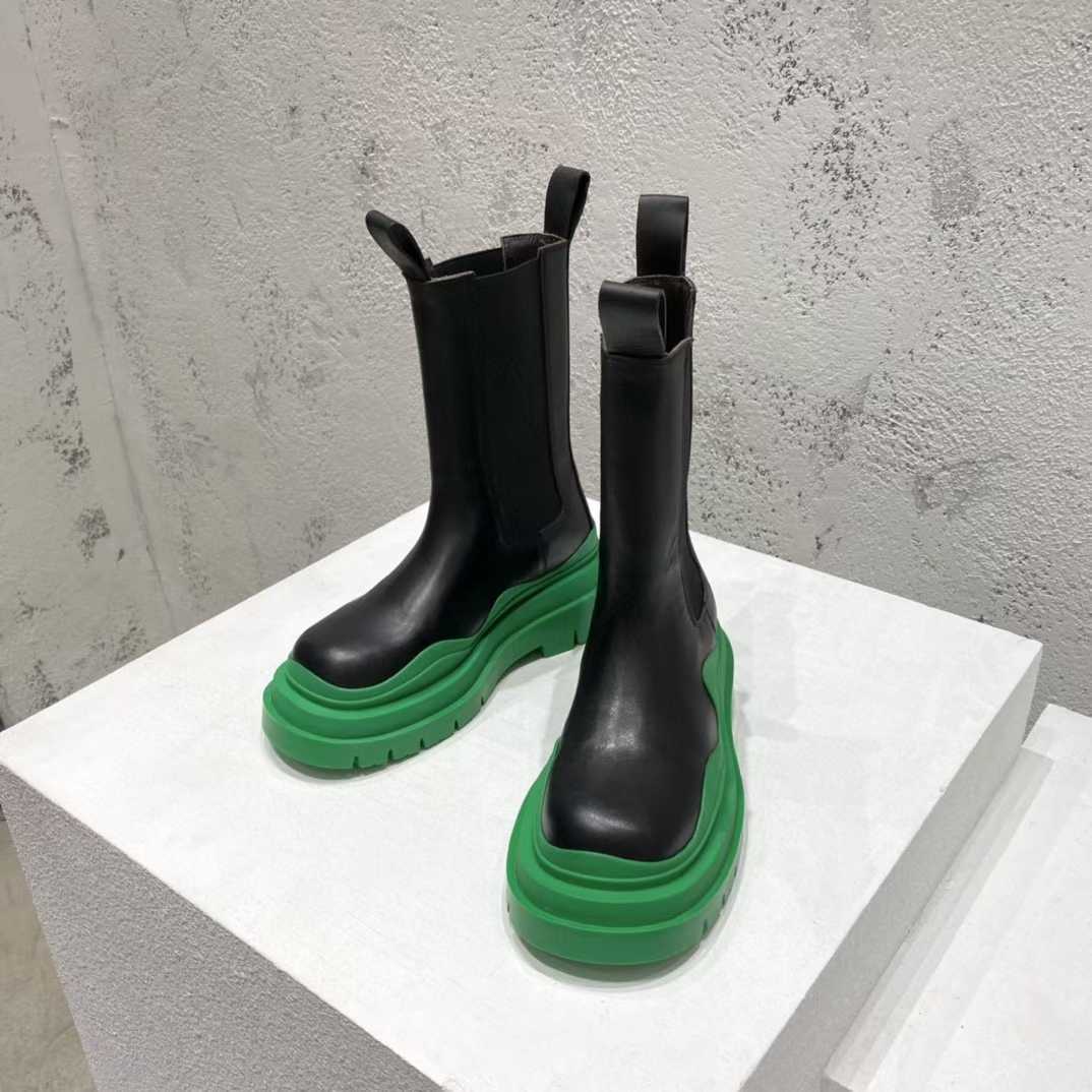 Bottega Veneta Lug Vegetable-Tanned Leather Chelsea Boots - DopestKickz