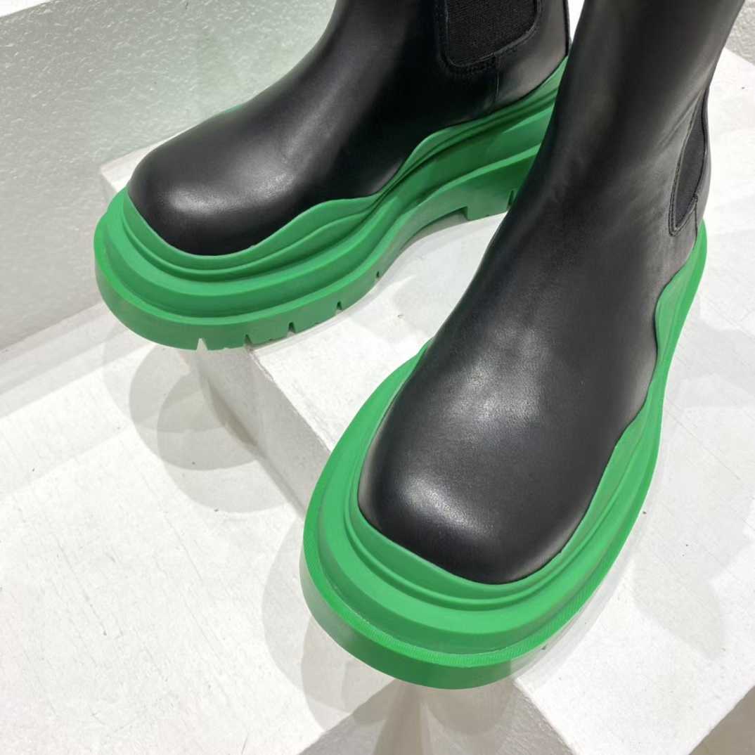 Bottega Veneta Lug Vegetable-Tanned Leather Chelsea Boots - DopestKickz